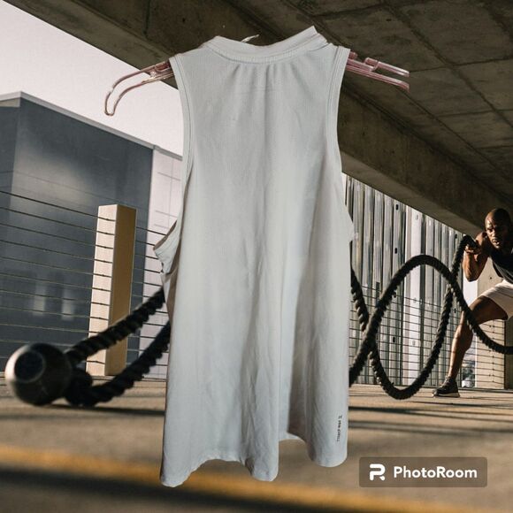 Under Armour Women's Tank Size S Women's (W61) - Picture 2 of 2